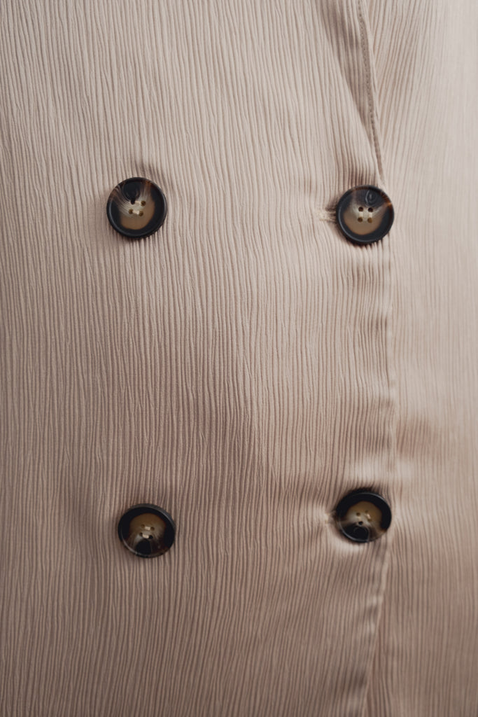 BLAZER DE CETIM COM GOLA CRUZADA