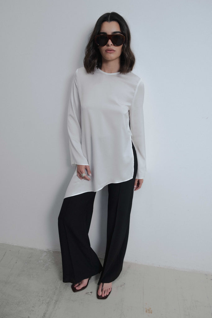BLUSA DE CREPE ASSIMÉTRICO