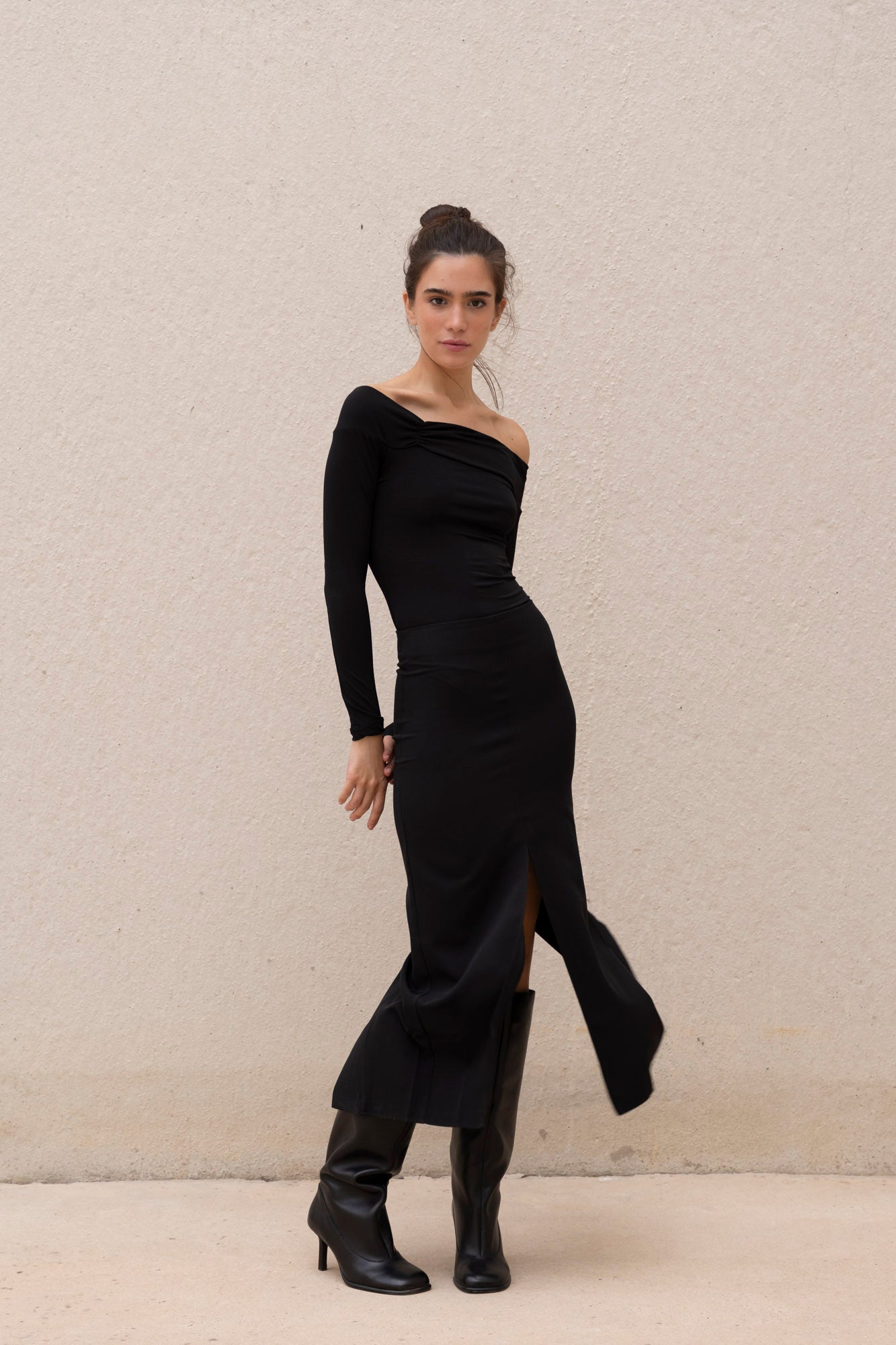 Falda midi con aberturas