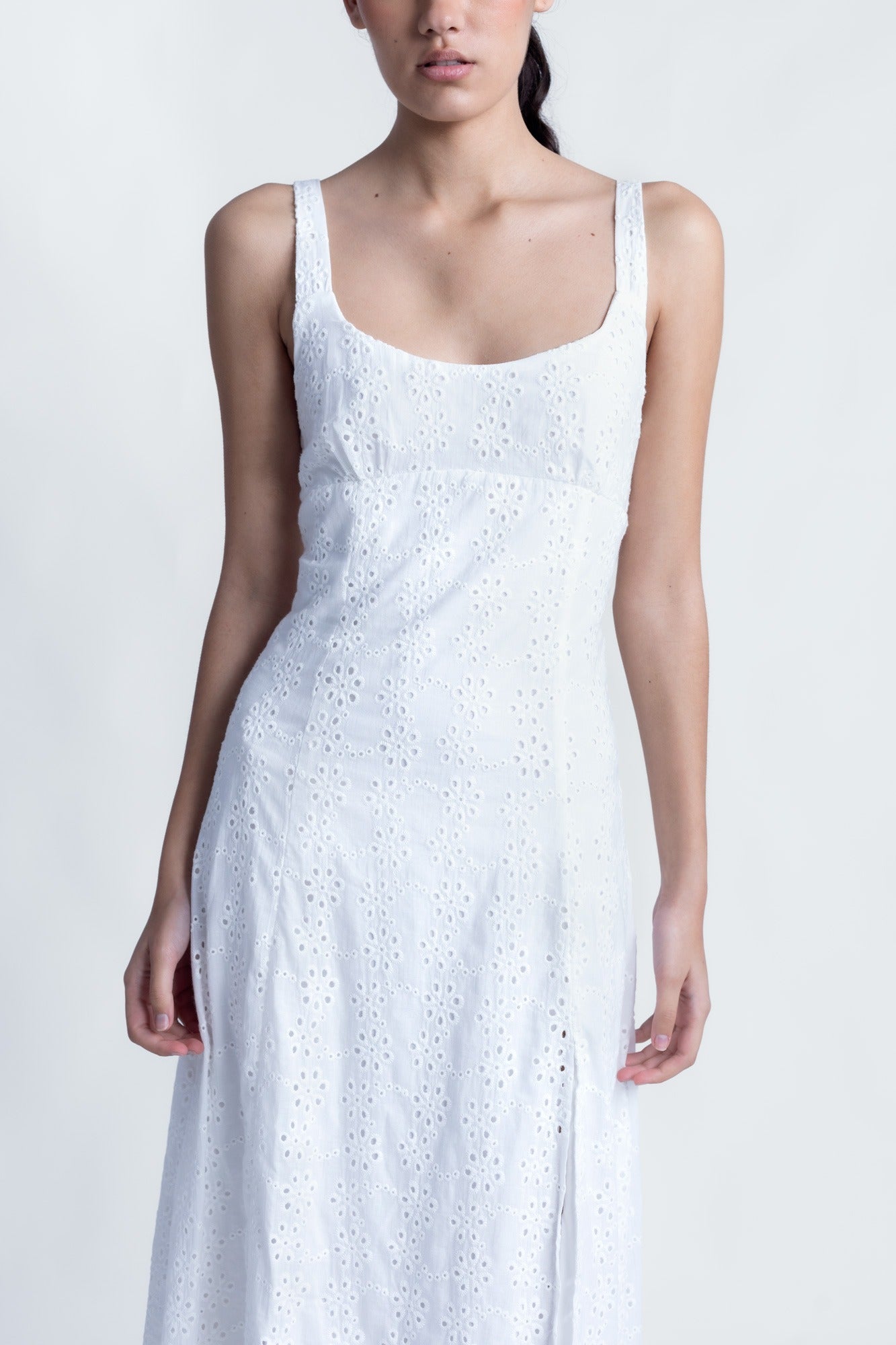 VESTIDO DE ALÇA BORDADO INGLES