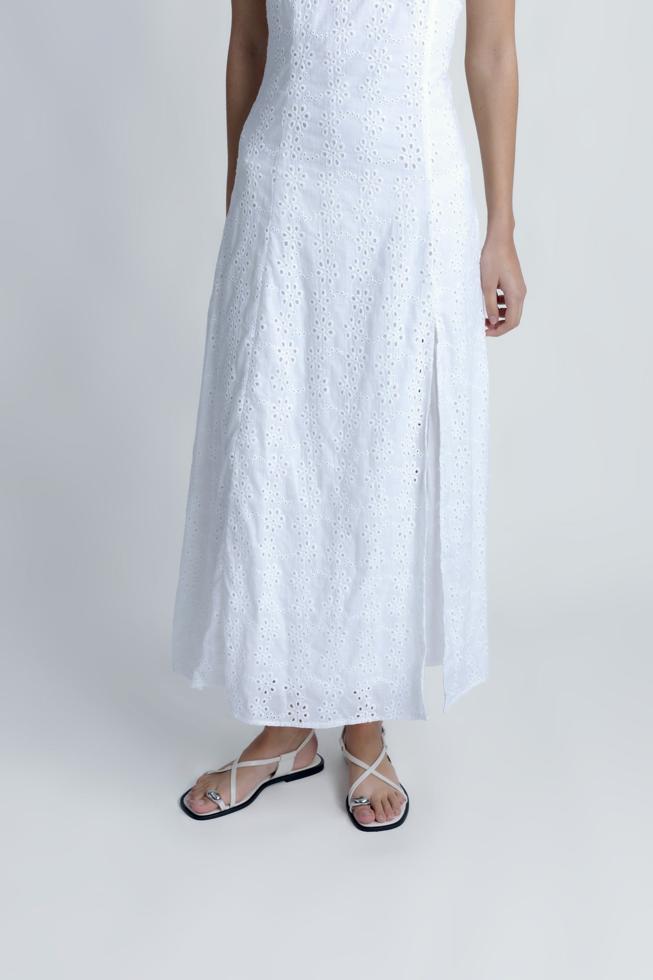 VESTIDO DE ALÇA BORDADO INGLES