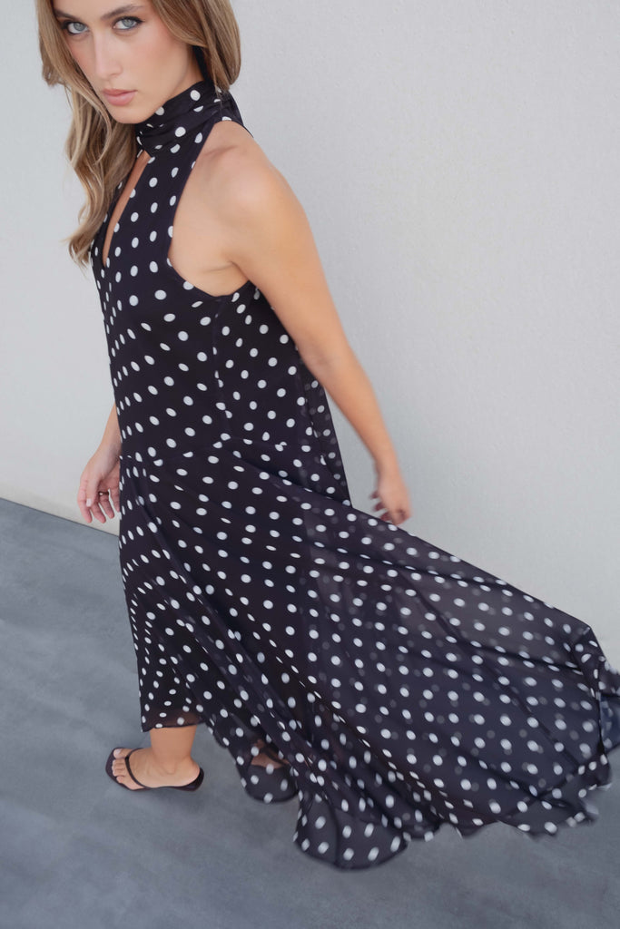 VESTIDO HALTER DE BOLINHAS