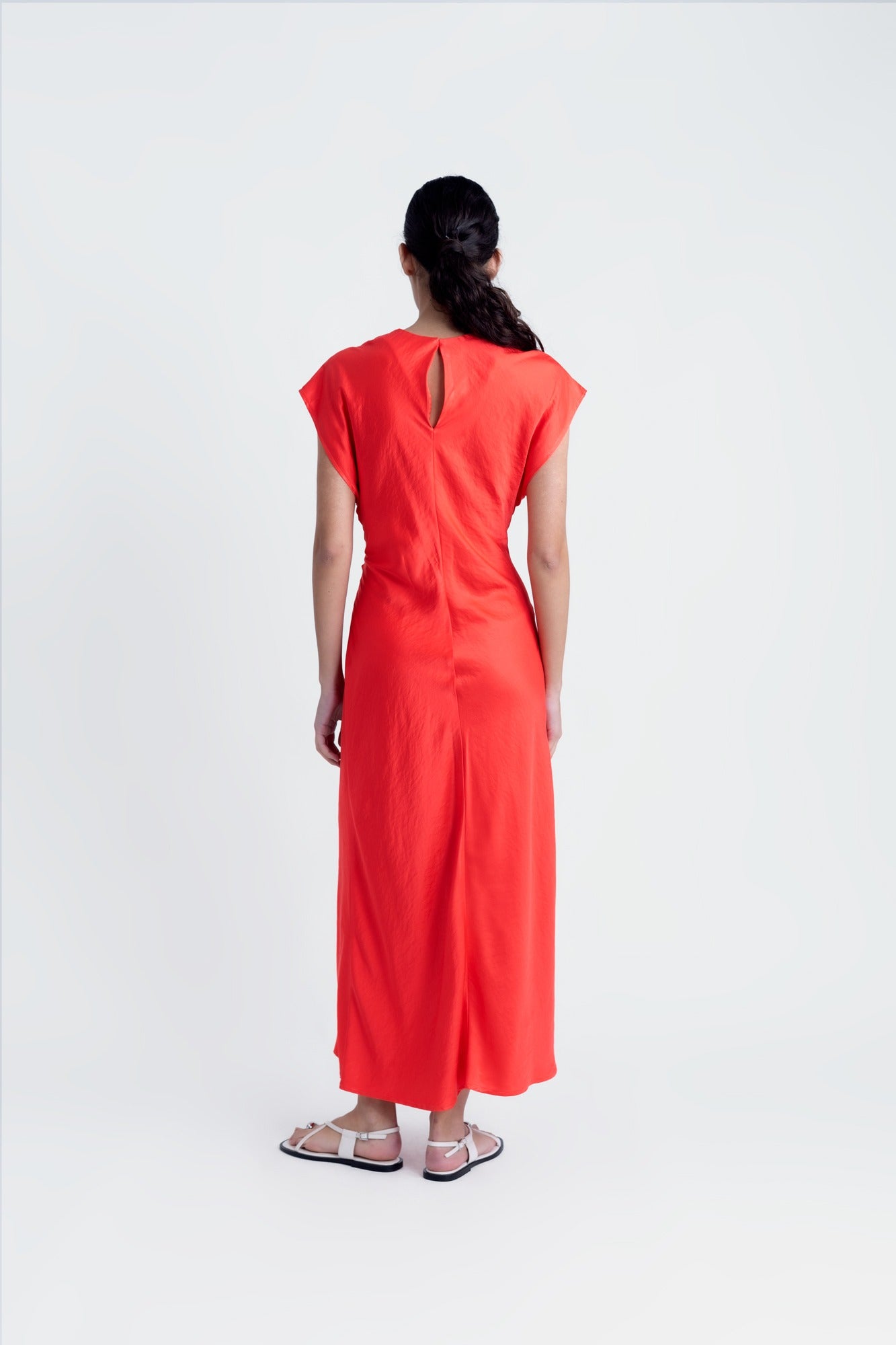 VESTIDO COM NÓ FRONTAL