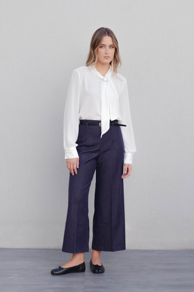 BLUSA COM LAÇO NO PESCOÇO