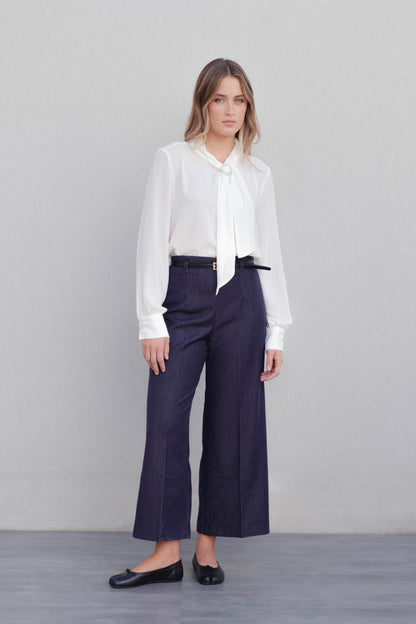 BLUSA COM LAÇO NO PESCOÇO