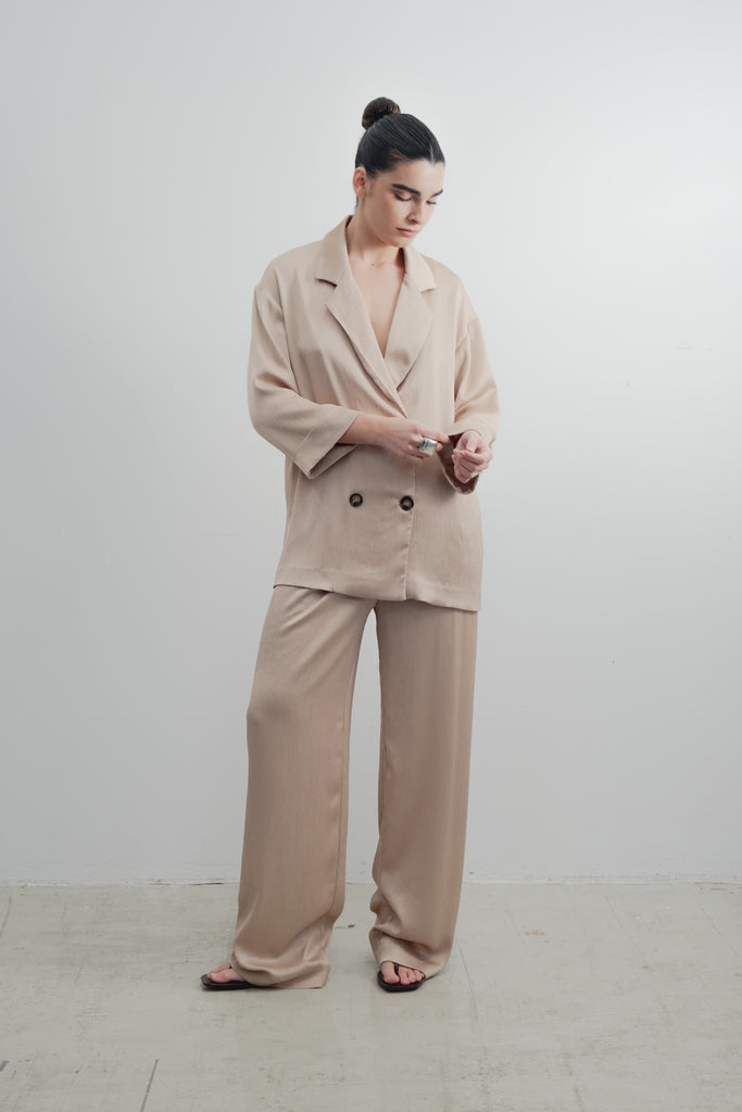 BLAZER DE CETIM COM GOLA CRUZADA