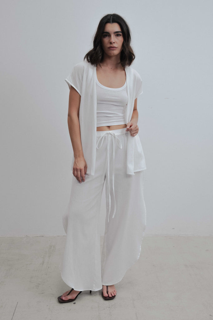 CALÇA COM FENDA