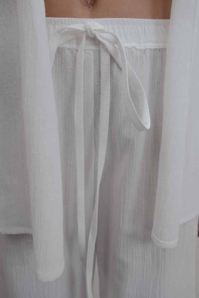 CALÇA COM FENDA