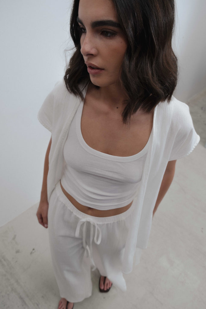 CALÇA COM FENDA