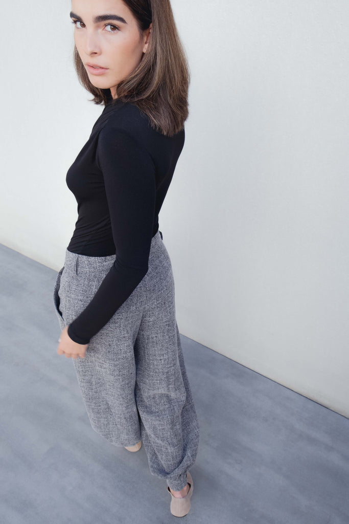 CALÇAS COM REFORÇO ESTRUTURADO