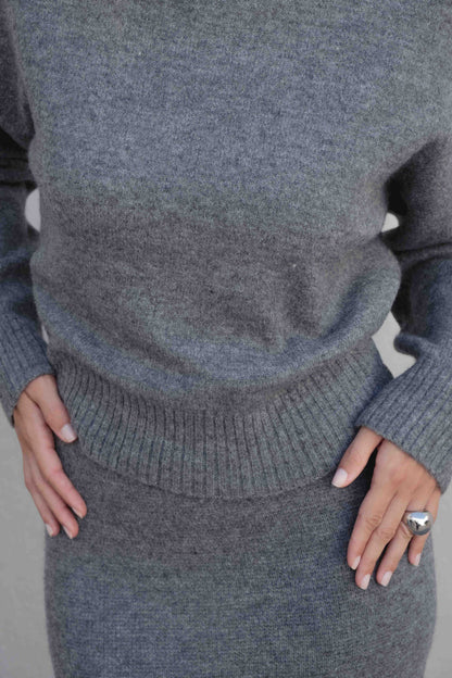 SUÉTER OVERSIZED COM GOLA ALTA