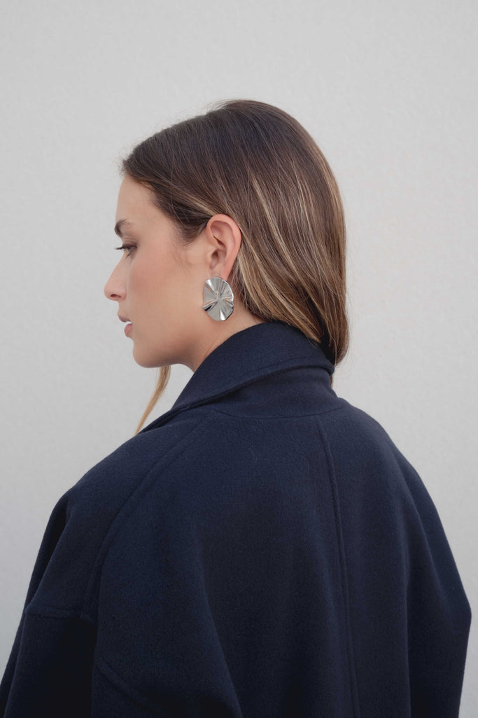 CASACO CURTO COM LAPELA