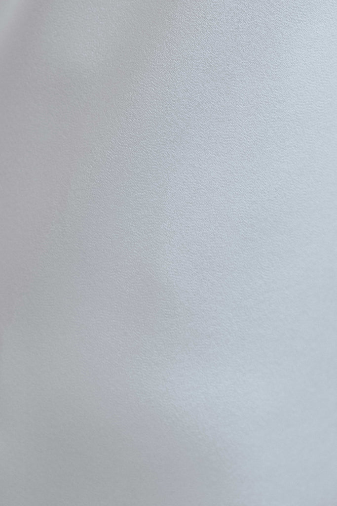 BLUSA DE CREPE ASSIMÉTRICO
