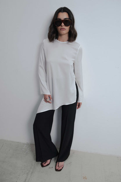 BLUSA DE CREPE ASSIMÉTRICO