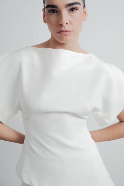 BLUSA COM MANGAS BUFANTES