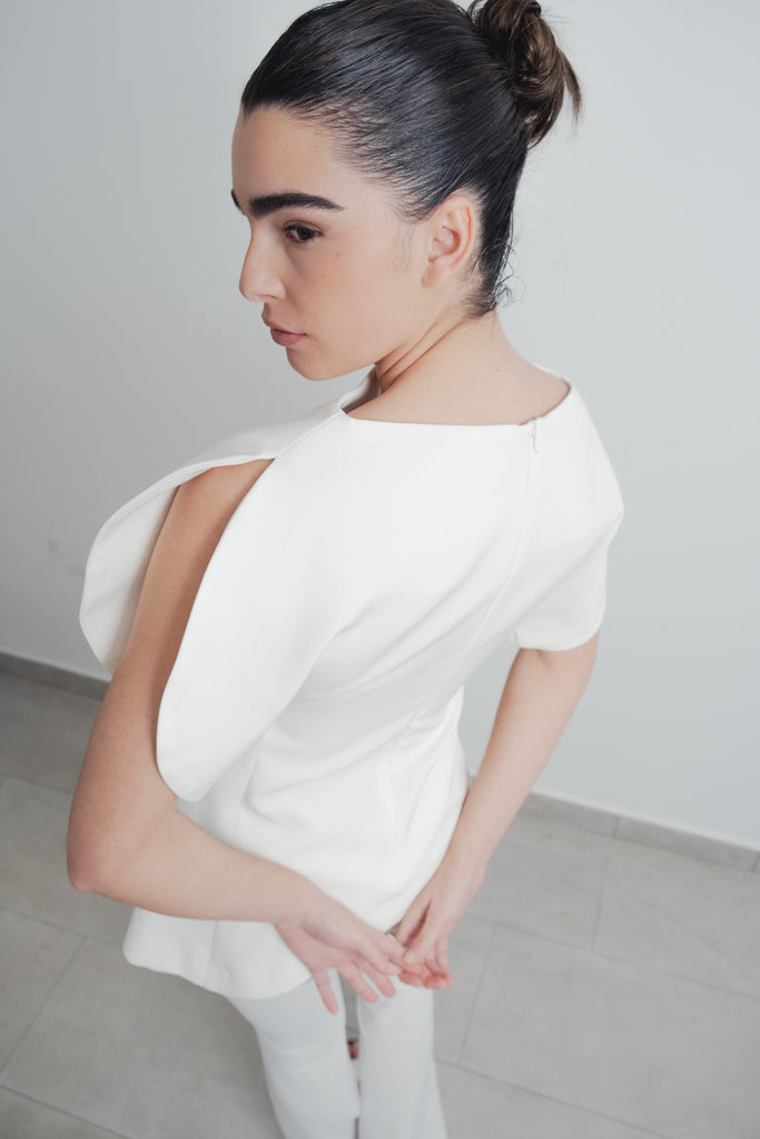 BLUSA COM MANGAS BUFANTES