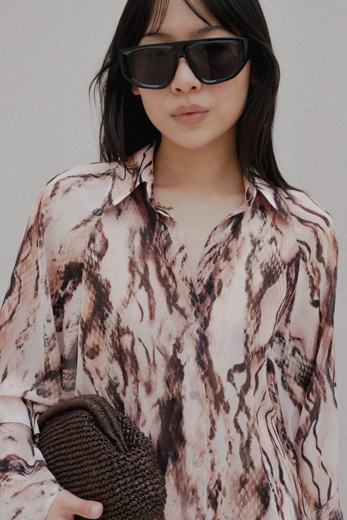 CAMISA ESTAMPADA SEMITRANSPARENTE