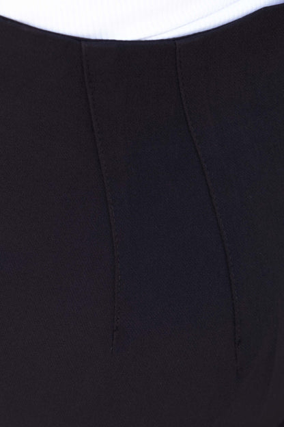 CALÇA BÁSICA COM PREGAS