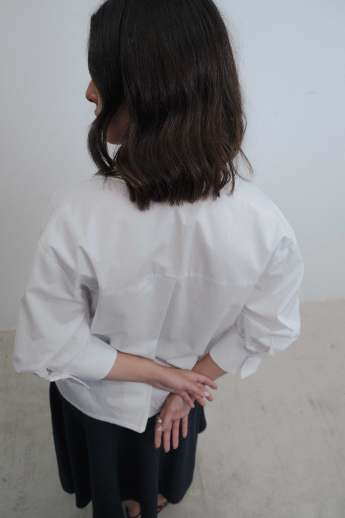 CAMISA COM MANGAS BUFANTES
