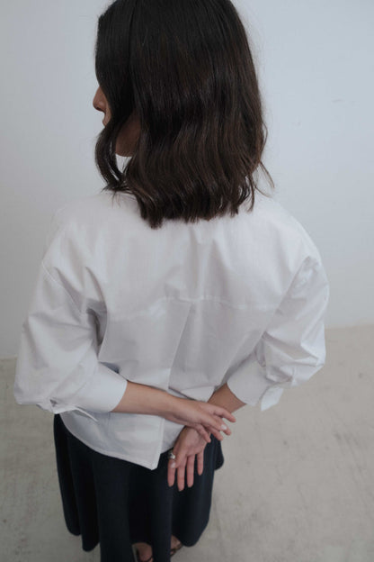 CAMISA COM MANGAS BUFANTES