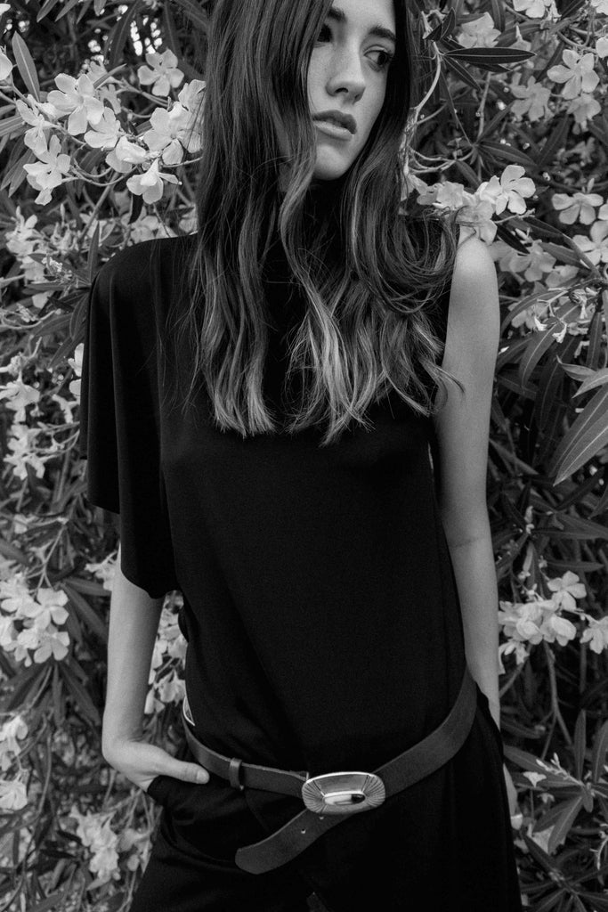 BLUSA DRAFTADA ASSIMÉTRICA