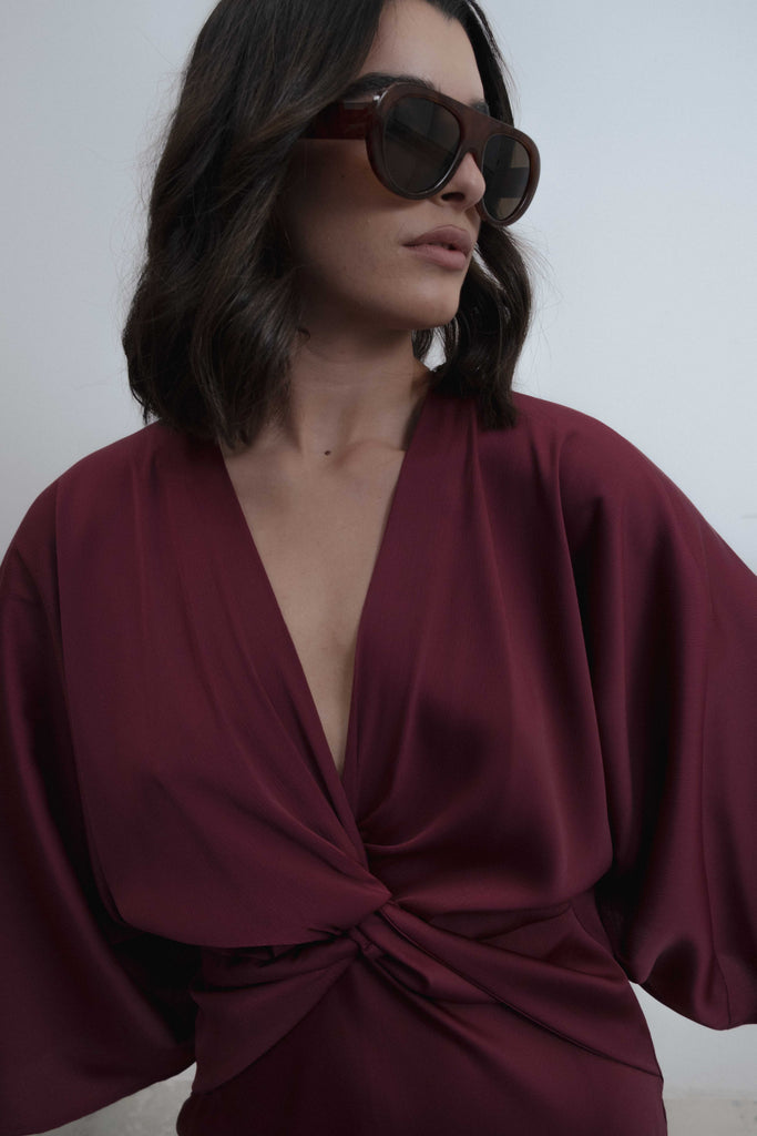 VESTIDO DE CETIM COM NÓ