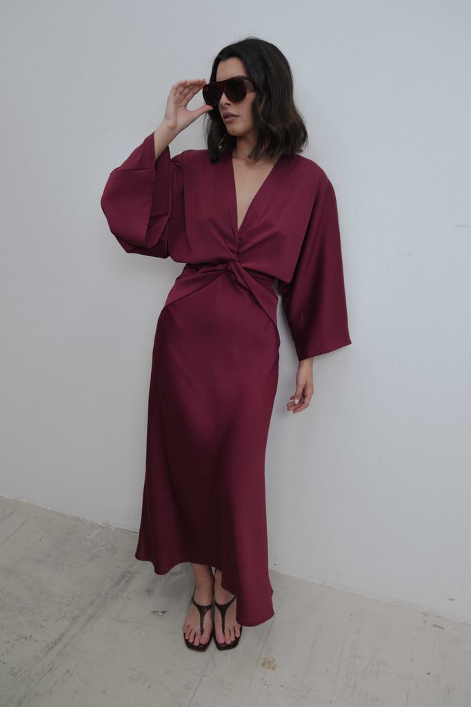 VESTIDO DE CETIM COM NÓ