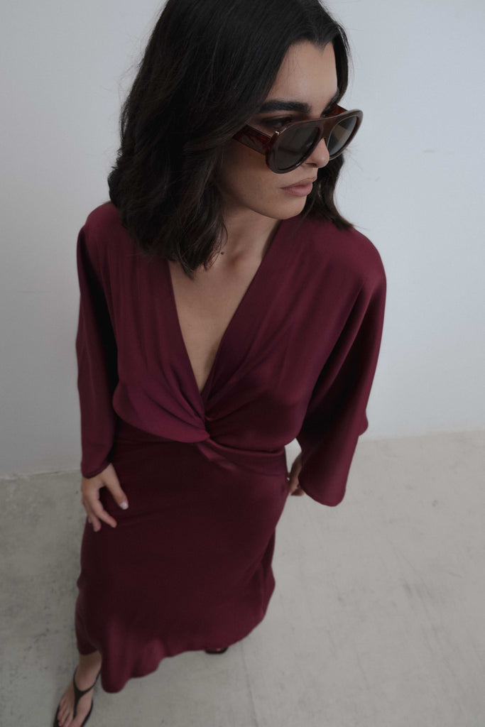 VESTIDO DE CETIM COM NÓ