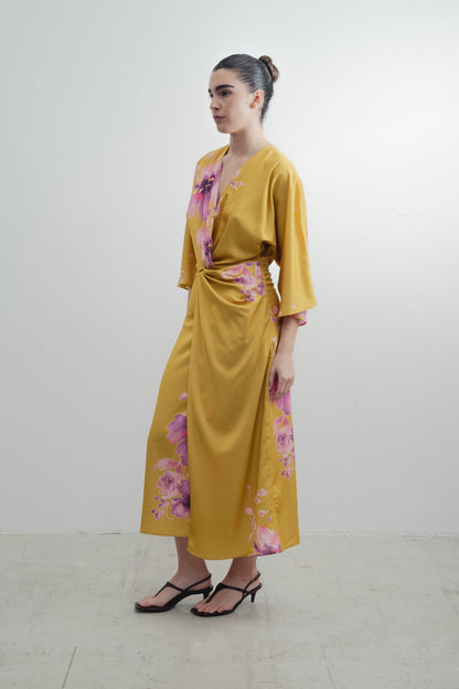 VESTIDO MIDI COM ESTAMPA DE CETIM