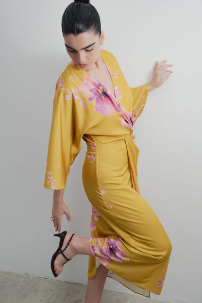 VESTIDO MIDI COM ESTAMPA DE CETIM