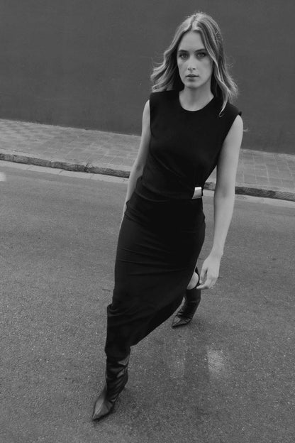 VESTIDO MIDI COM APLICAÇÃO DOURADA